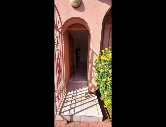 3 BEDROOM HOUSE FOR SALE IN LENASIA EXT 2